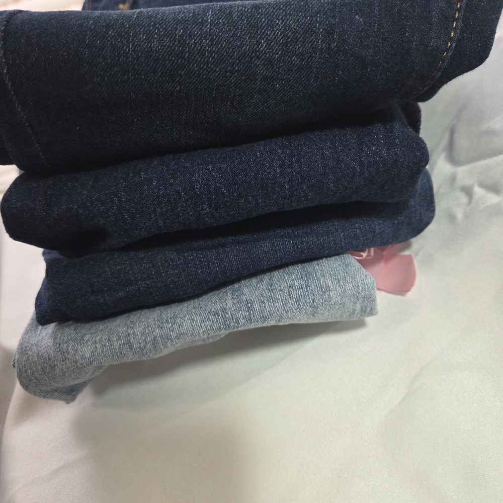Girls, Kids Jeans Sizes 6-7  4 Piece.